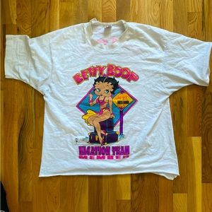 Thrifted Vintage L Berry Boo T Shirt Mens Cropped.